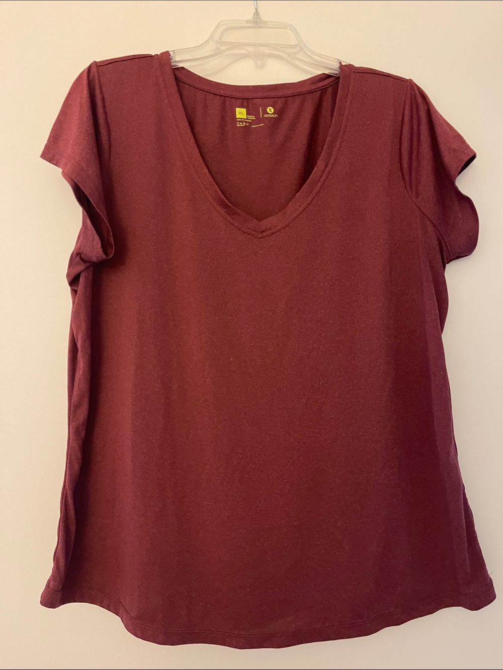 Xersion Women's V-Neck Short Sleeve Tee in Wine